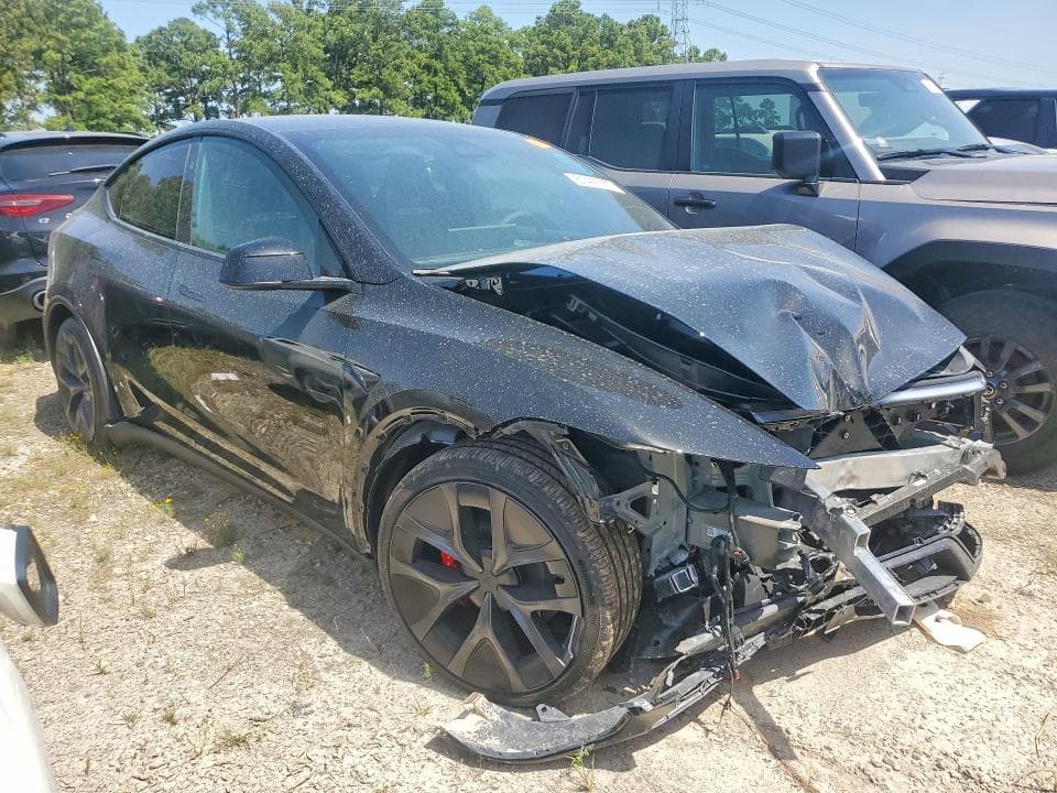2026 TESLA MODEL Y 4