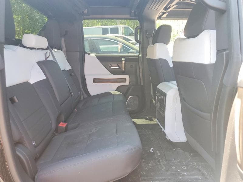 2025 GMC HUMMER 3X 10