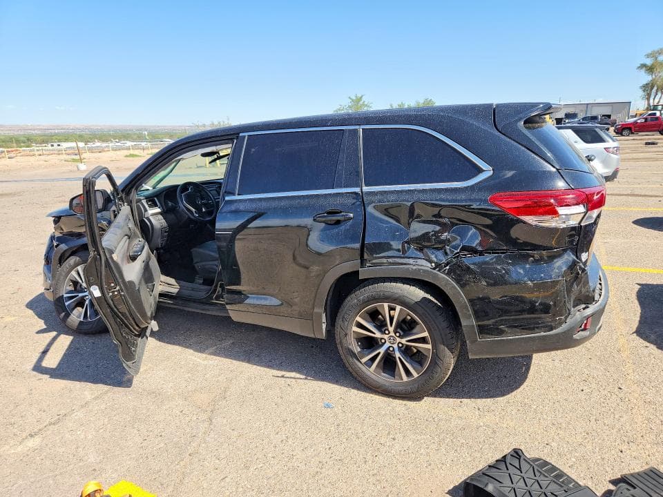 2019 TOYOTA HIGHLANDER LE 2