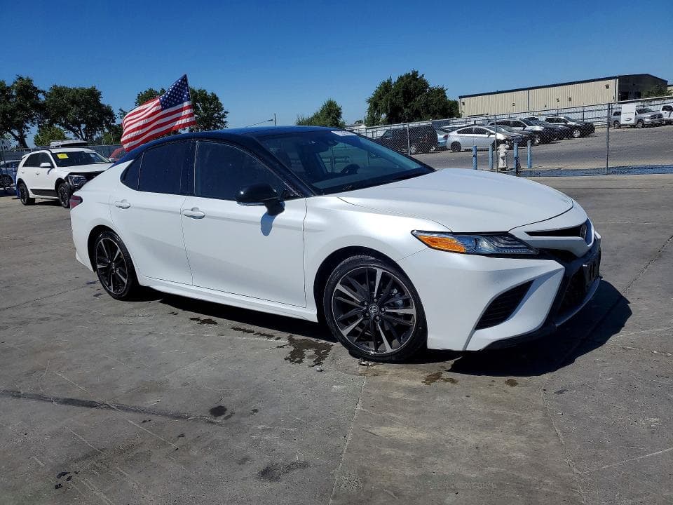 2020 TOYOTA CAMRY XSE 4