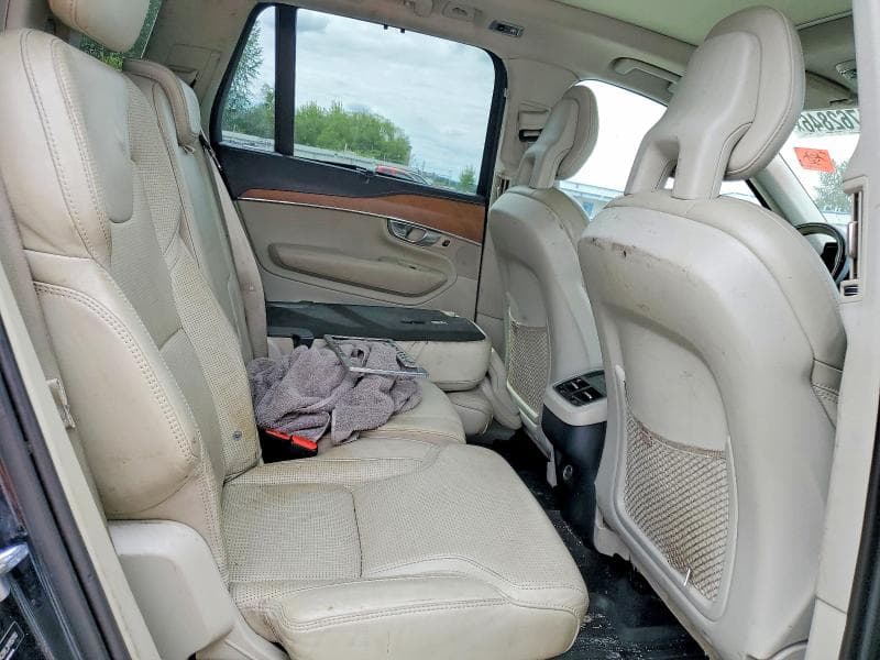 2017 VOLVO XC90 T6 11