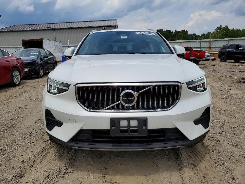 2025 VOLVO XC40 CORE 5