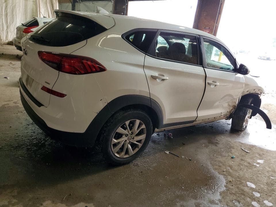 2021 HYUNDAI TUCSON SE 3