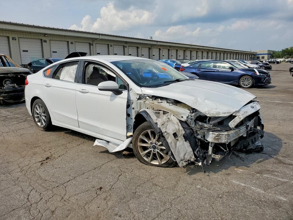 2017 FORD FUSION SE 4