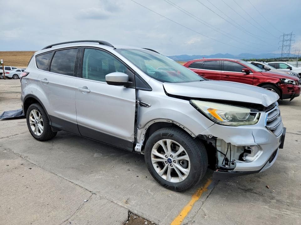 2017 FORD ESCAPE SE 4