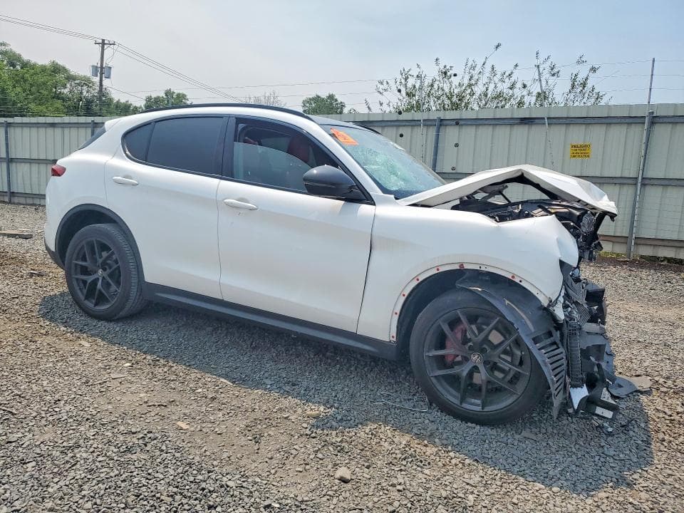2019 ALFA ROMEO STELVIO 4