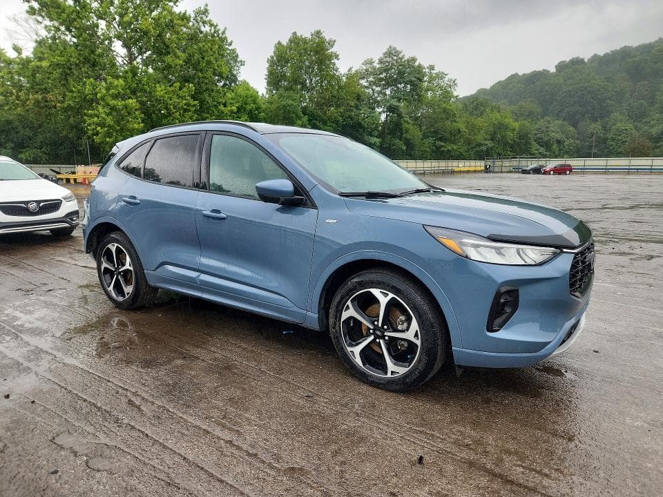 2023 FORD ESCAPE ST LINE SELECT 4