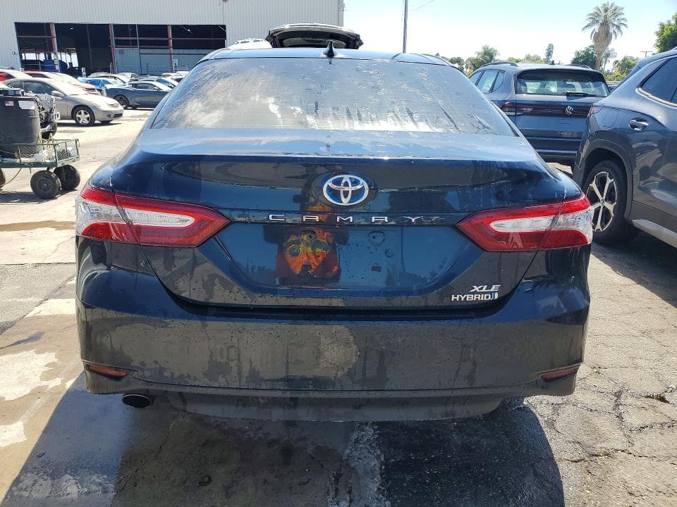 2020 TOYOTA CAMRY XLE 6