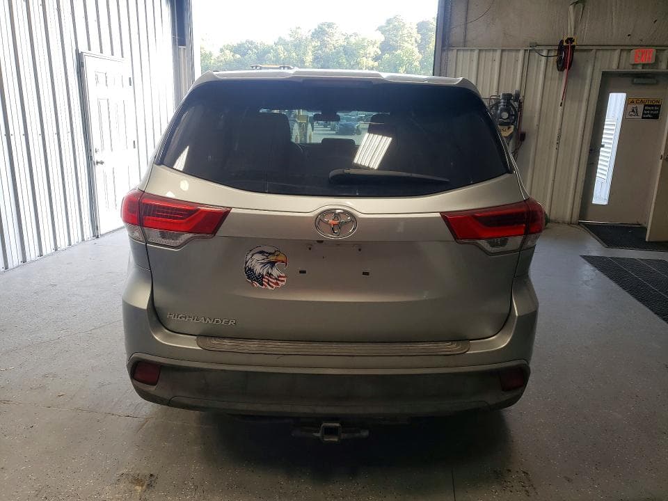 2018 TOYOTA HIGHLANDER LE 6