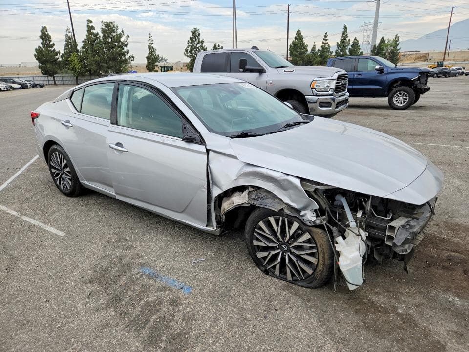 2023 NISSAN ALTIMA SV 4