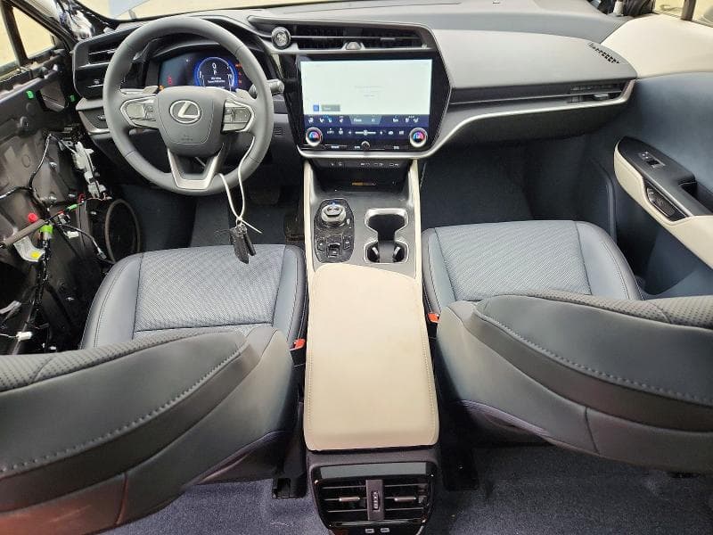2025 LEXUS RZ 450E 8