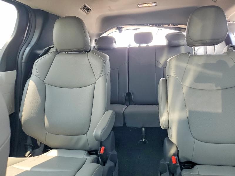 2026 TOYOTA SIENNA XLE 7-PASSENGER 10