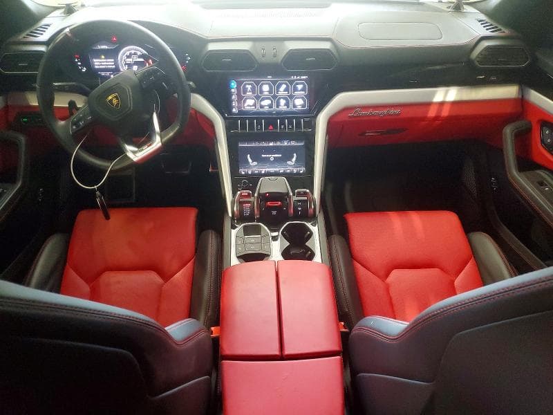 2021 LAMBORGHINI URUS 8