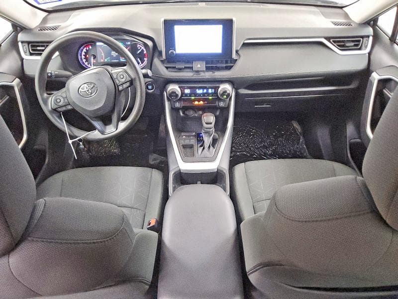 2024 TOYOTA RAV4 XLE 8