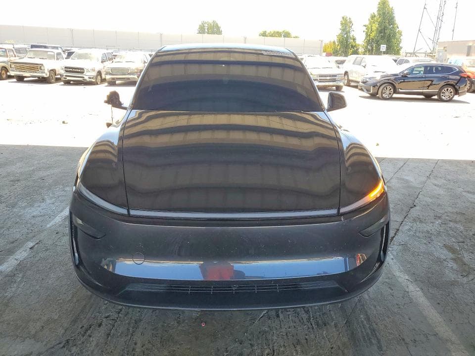 2026 TESLA MODEL Y 5