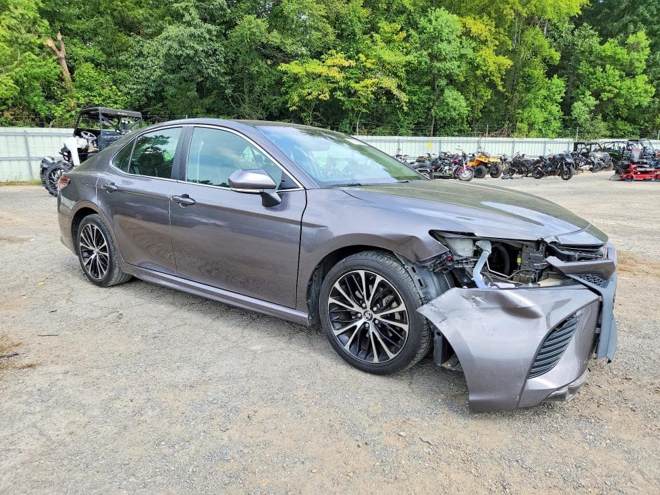 2018 TOYOTA CAMRY SE 4