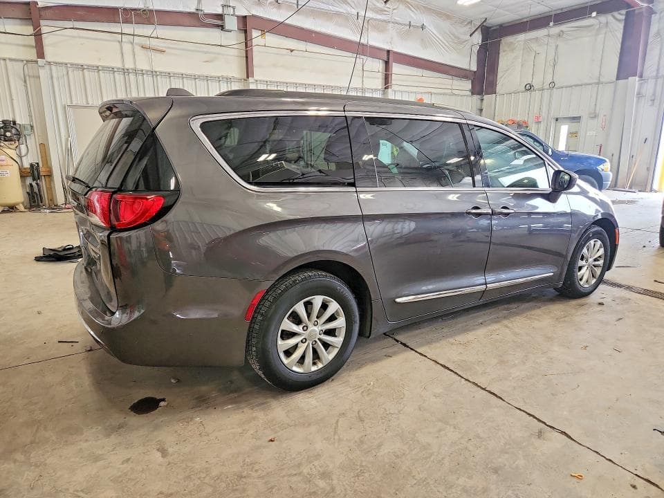 2017 CHRYSLER PACIFICA TOURING L 3