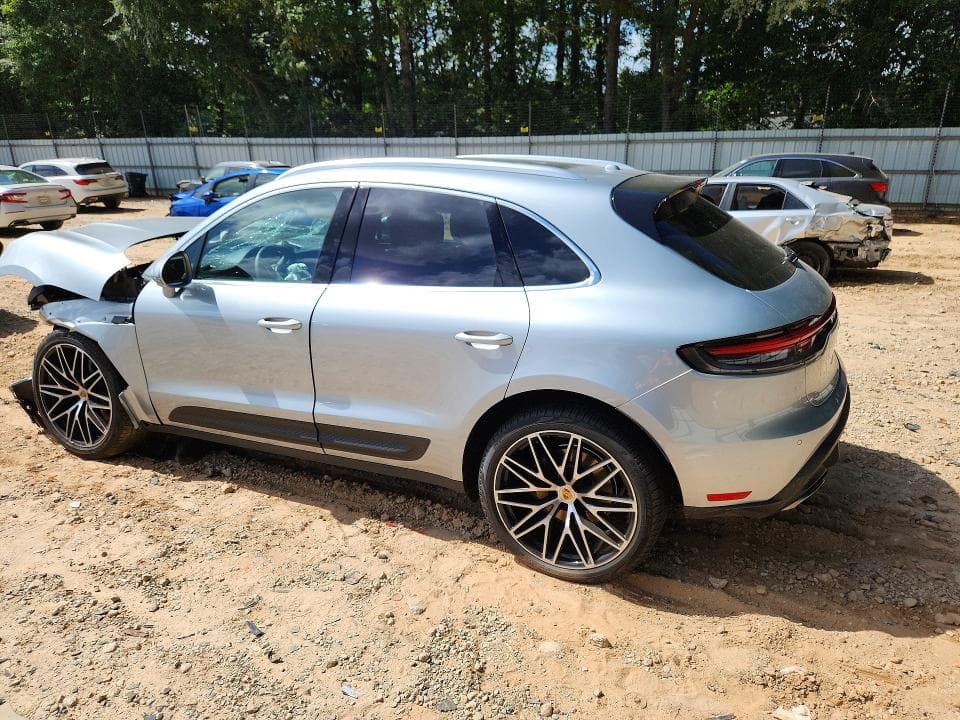 2025 PORSCHE MACAN BASE 2