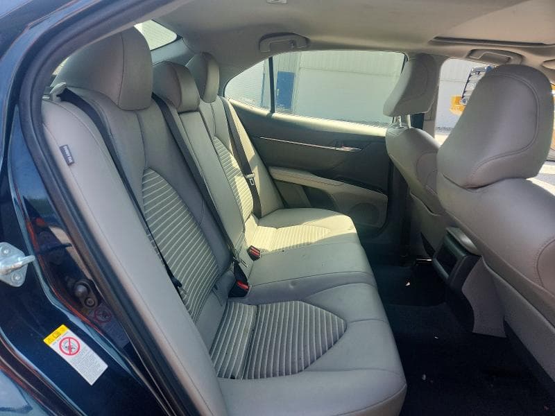2018 TOYOTA CAMRY SE 10
