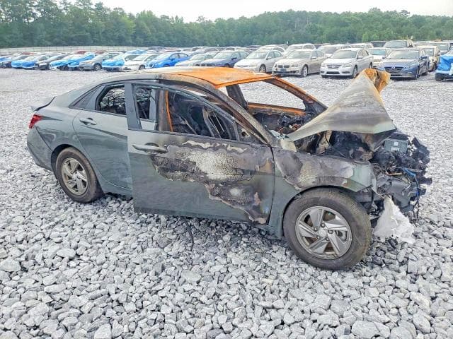 2025 HYUNDAI ELANTRA SE 4