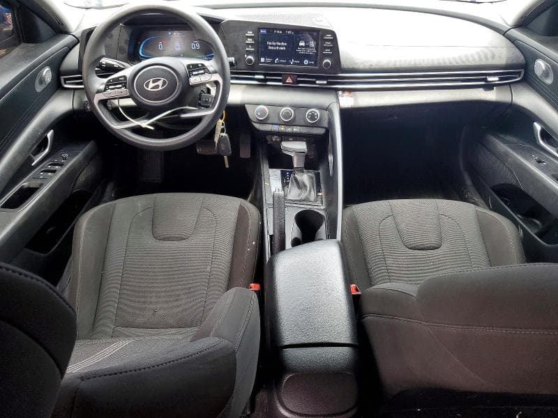 2024 HYUNDAI ELANTRA SE 8