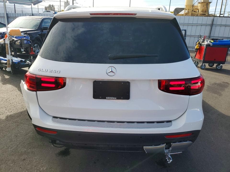 2025 MERCEDES-BENZ GLB 250 6