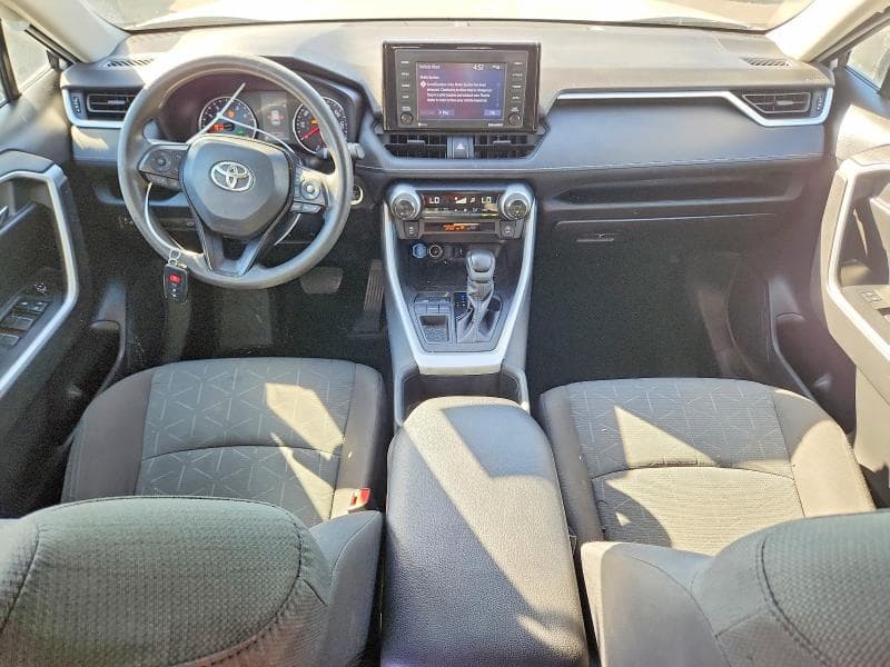 2022 TOYOTA RAV4 XLE 8