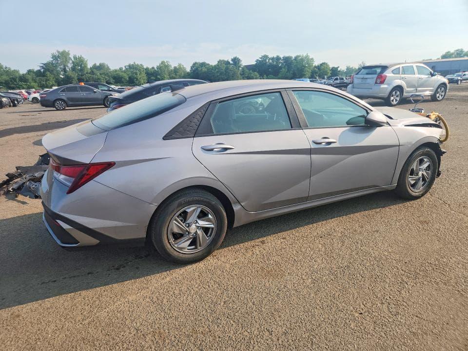 2025 HYUNDAI ELANTRA SE 3