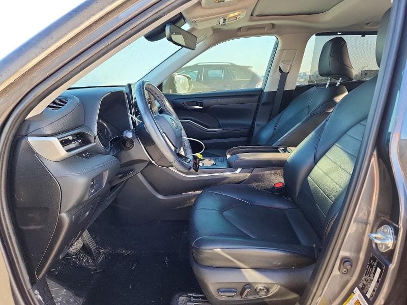 2021 TOYOTA HIGHLANDER XLE 7