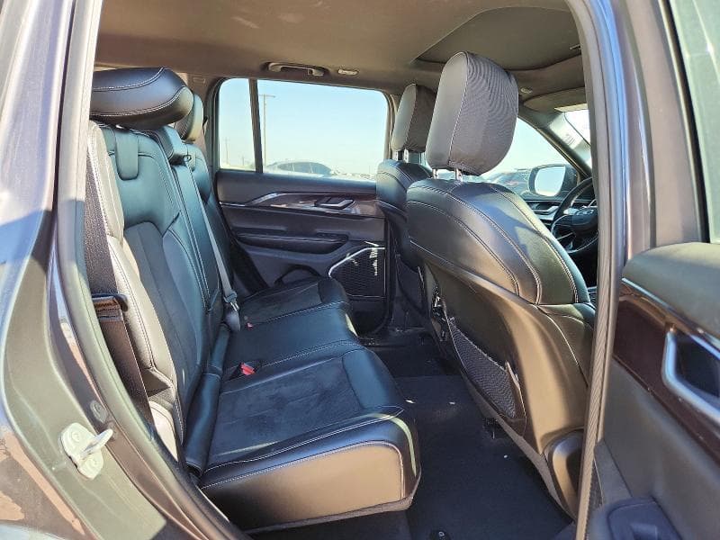 2022 JEEP GRAND CHEROKEE LAREDO 11