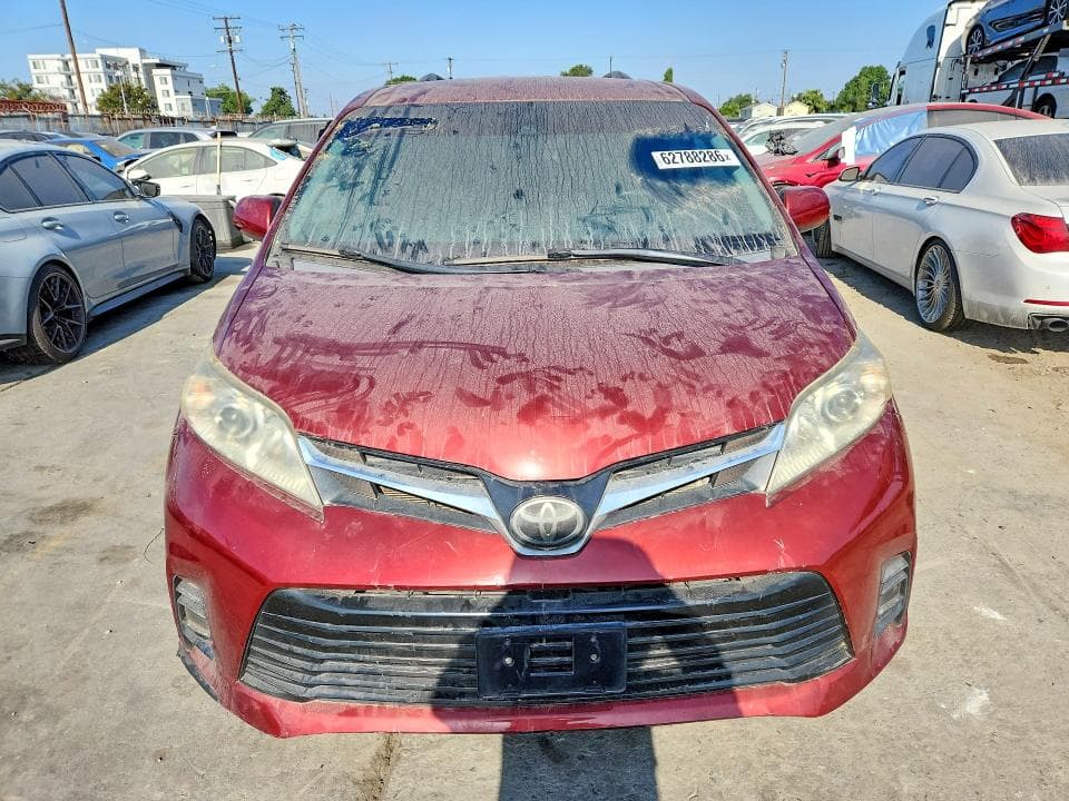 2019 TOYOTA SIENNA LE 5
