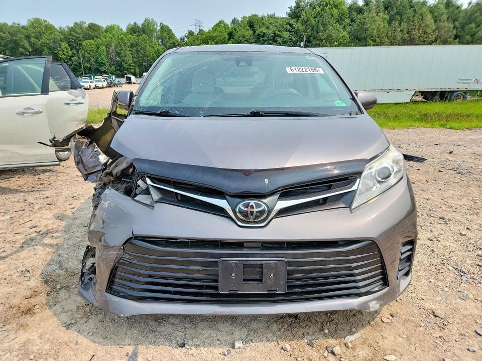 2020 TOYOTA SIENNA LE 5
