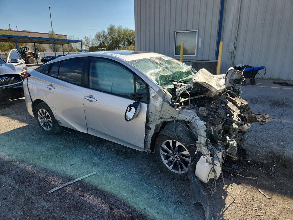 2019 TOYOTA PRIUS XLE 4