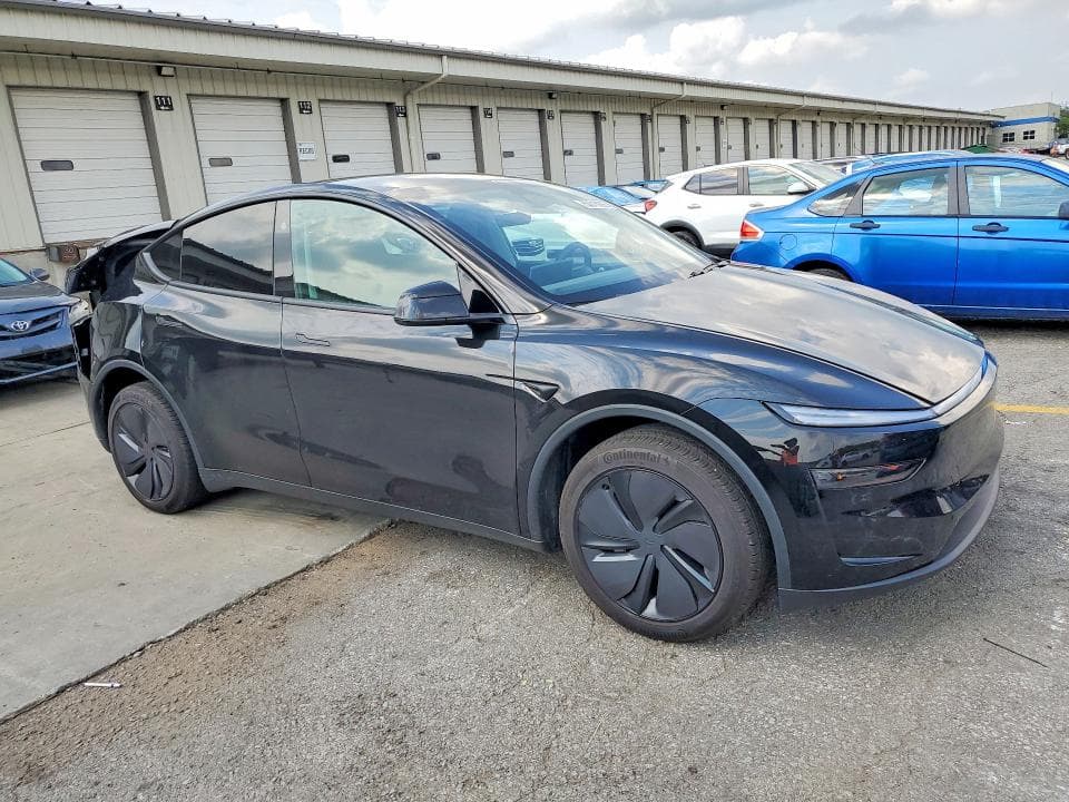 2026 TESLA MODEL Y 4
