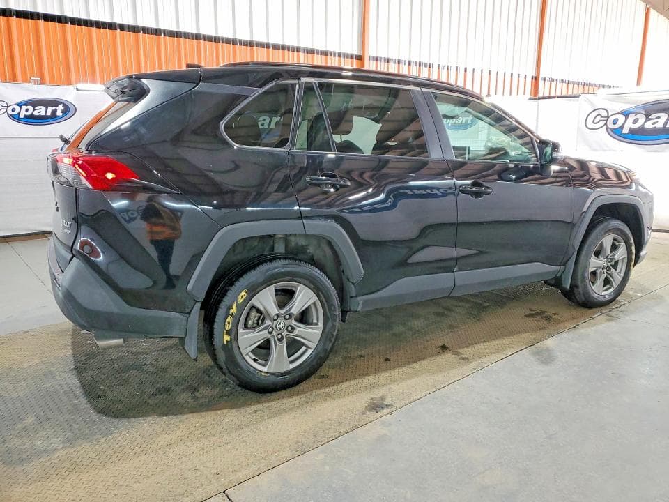 2025 TOYOTA RAV4 XLE 3
