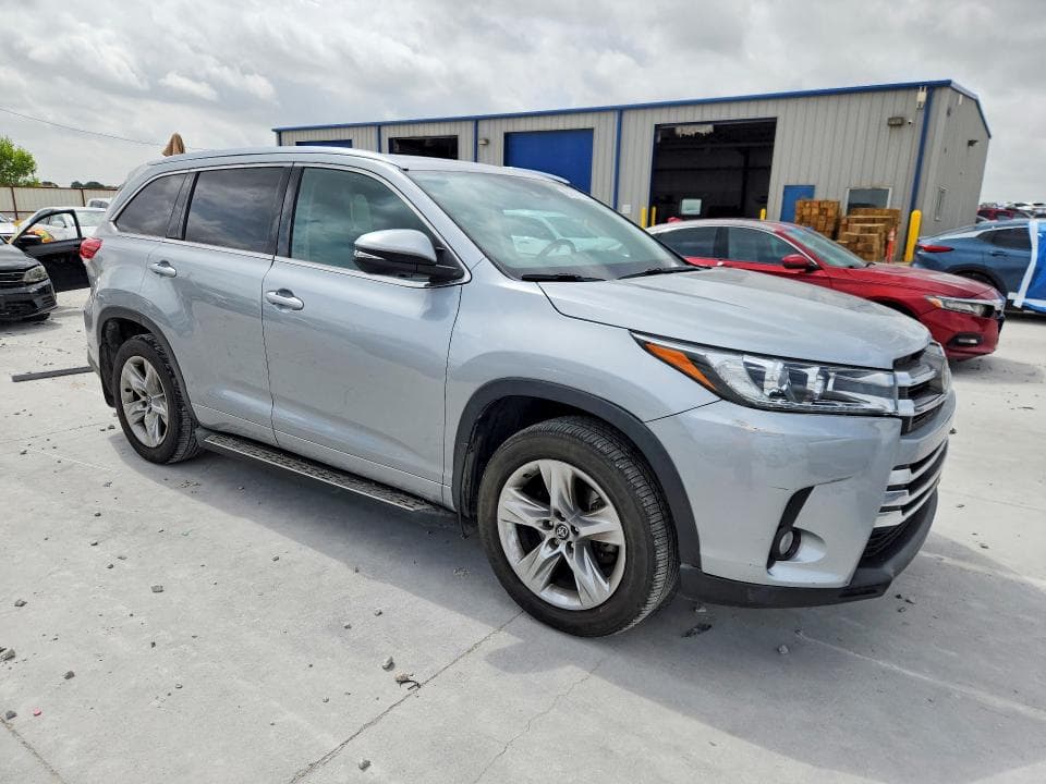 2017 TOYOTA HIGHLANDER LIMITED 4