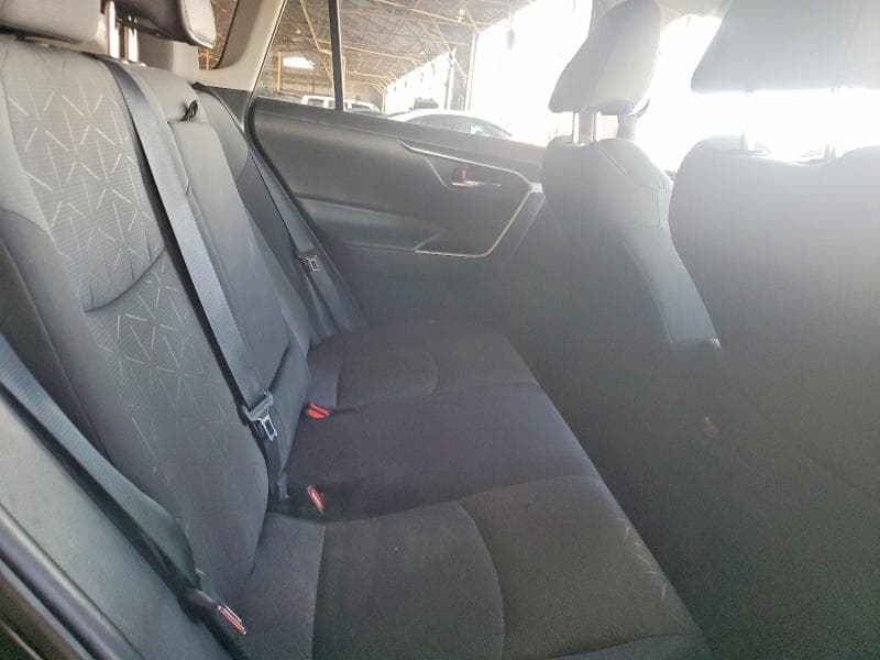 2021 TOYOTA RAV4 XLE 11