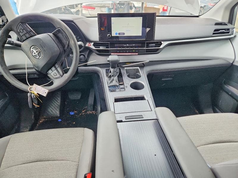 2026 TOYOTA SIENNA LE 8