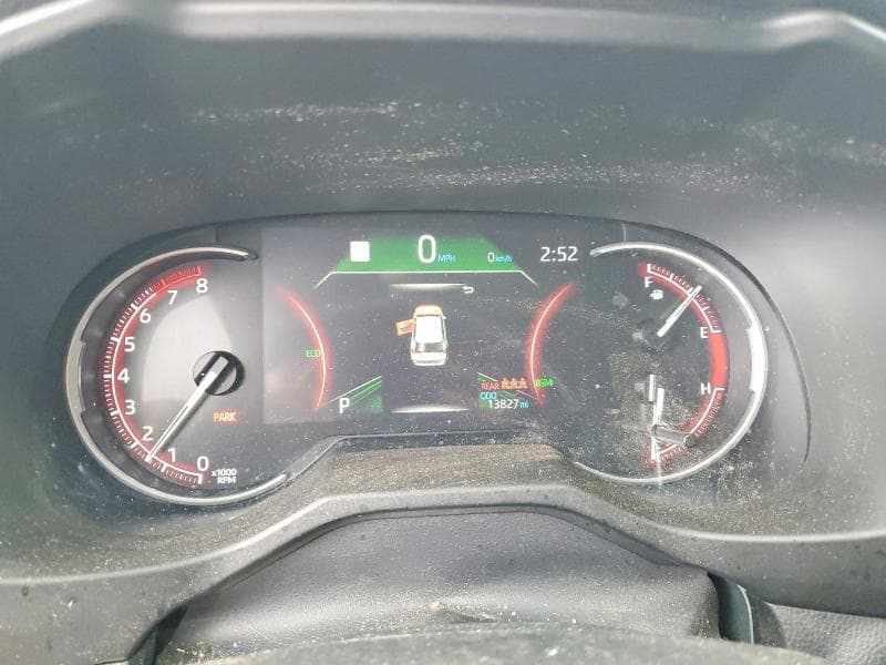 2025 TOYOTA RAV4 XLE 9