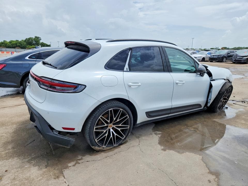 2024 PORSCHE MACAN BASE 3