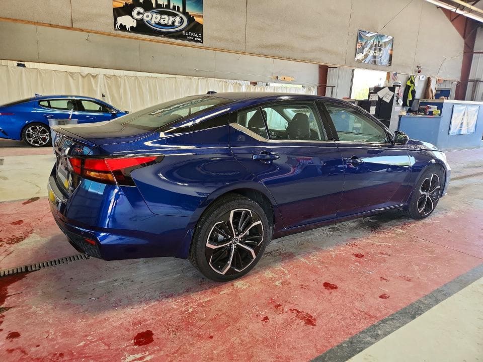 2023 NISSAN ALTIMA SR 3