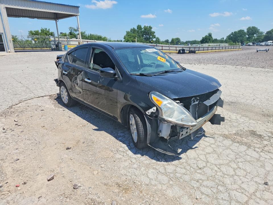 2017 NISSAN VERSA 1.6 SV 4