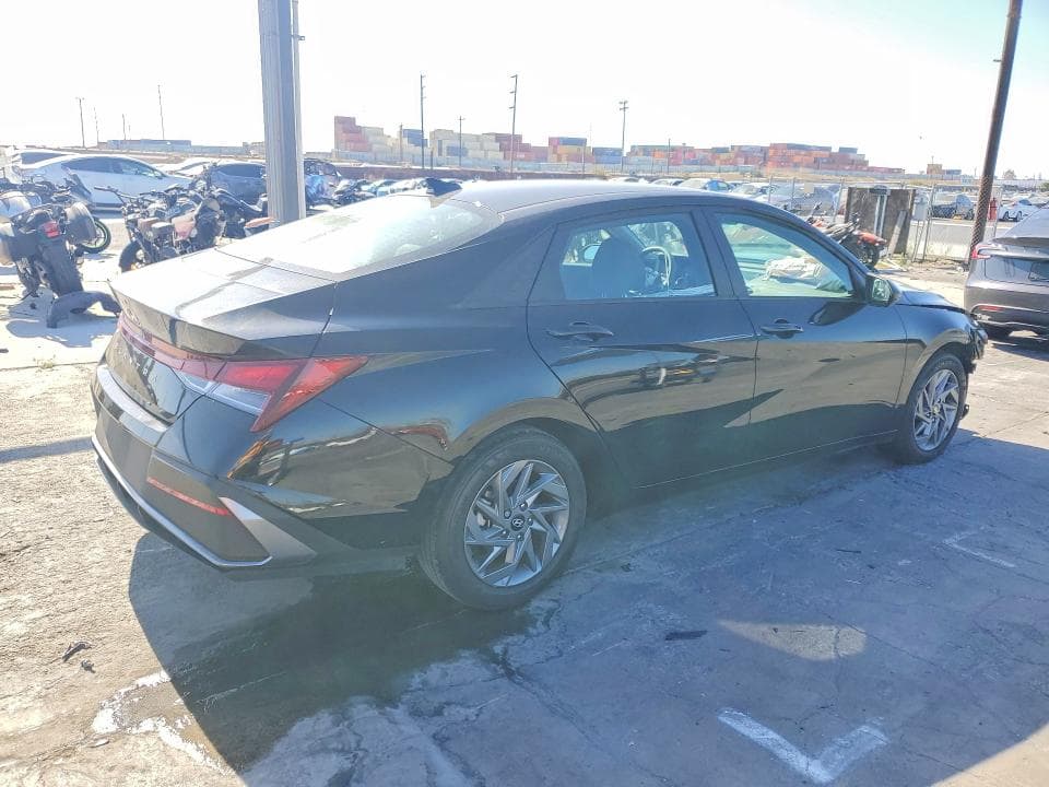 2024 HYUNDAI ELANTRA SEL 3