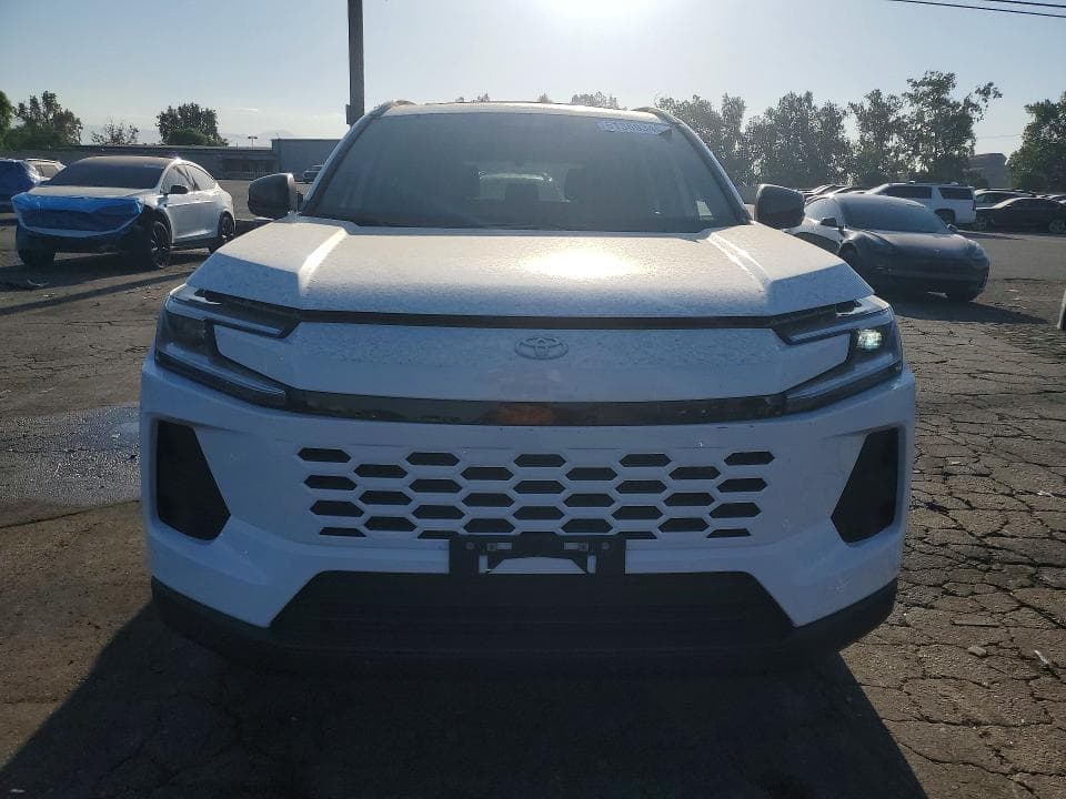2026 TOYOTA RAV4 XLE PREMIUM 5