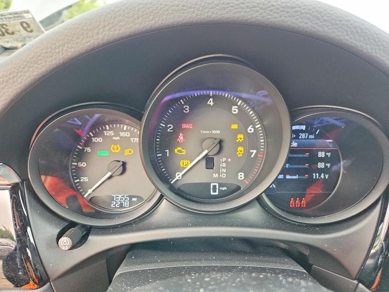 2026 PORSCHE MACAN BASE 9