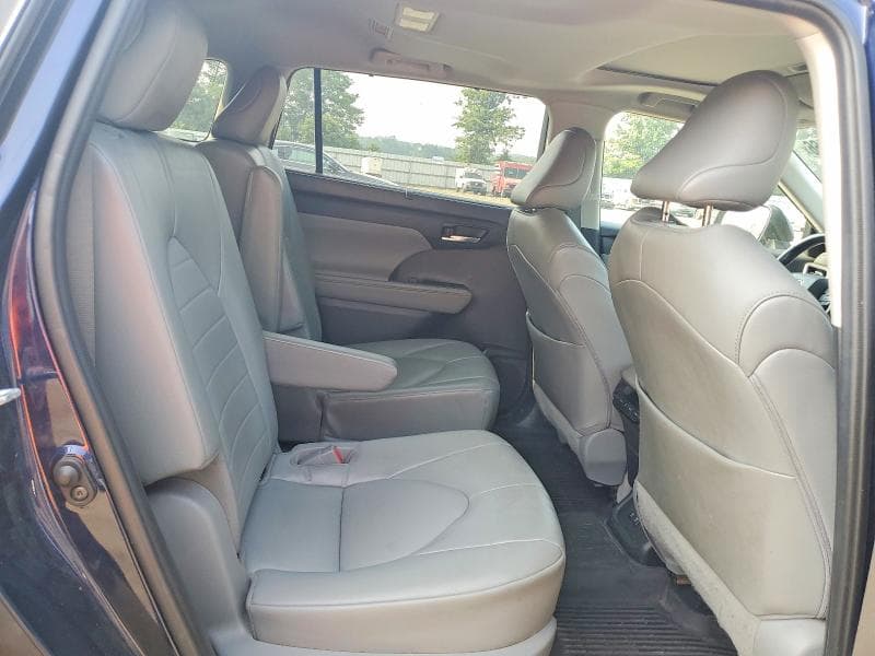 2021 TOYOTA HIGHLANDER XLE 11