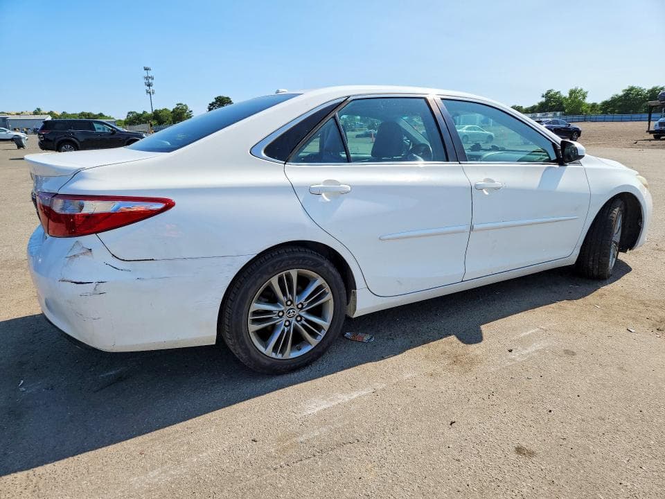 2017 TOYOTA CAMRY SE 3