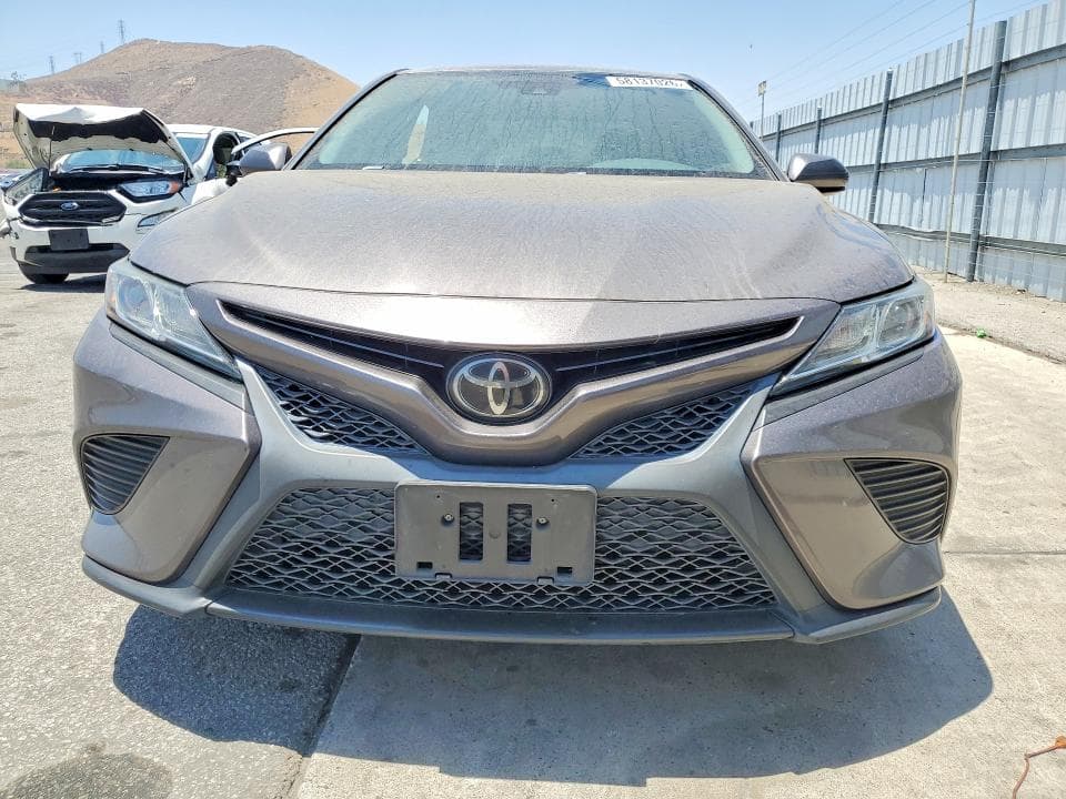 2020 TOYOTA CAMRY SE 5