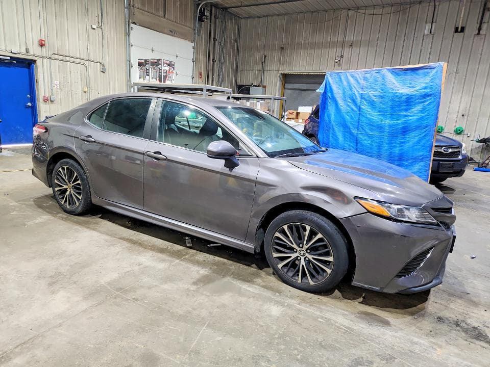 2020 TOYOTA CAMRY SE 4