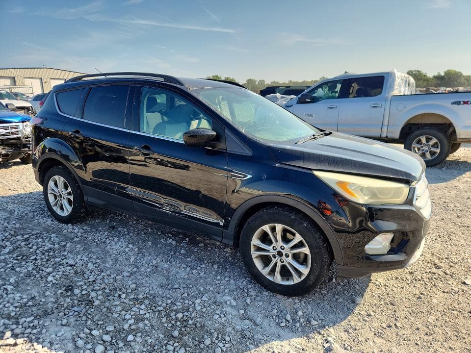 2017 FORD ESCAPE SE 4